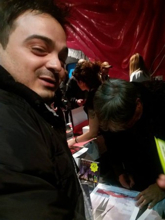 Claudio Simonetti (Goblin) autografa una copia di Profondo Rosso © Jack Poliseno/2015